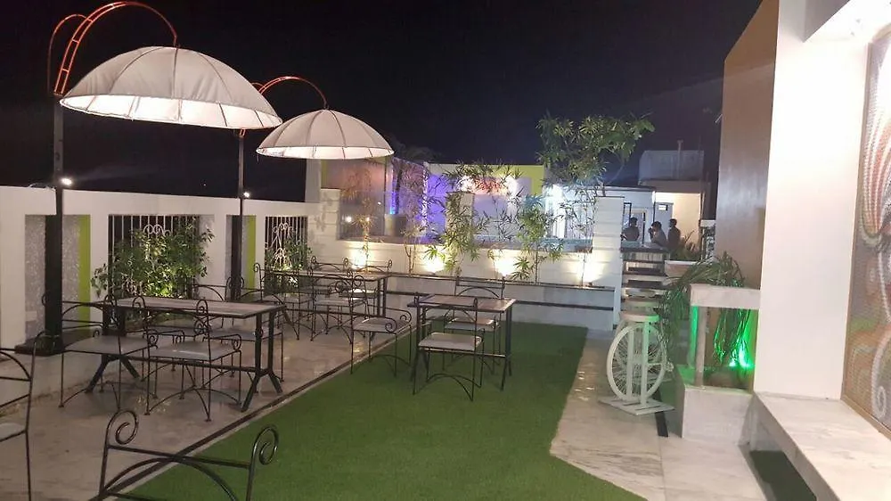 Light House Agra By Park Tree Hotel